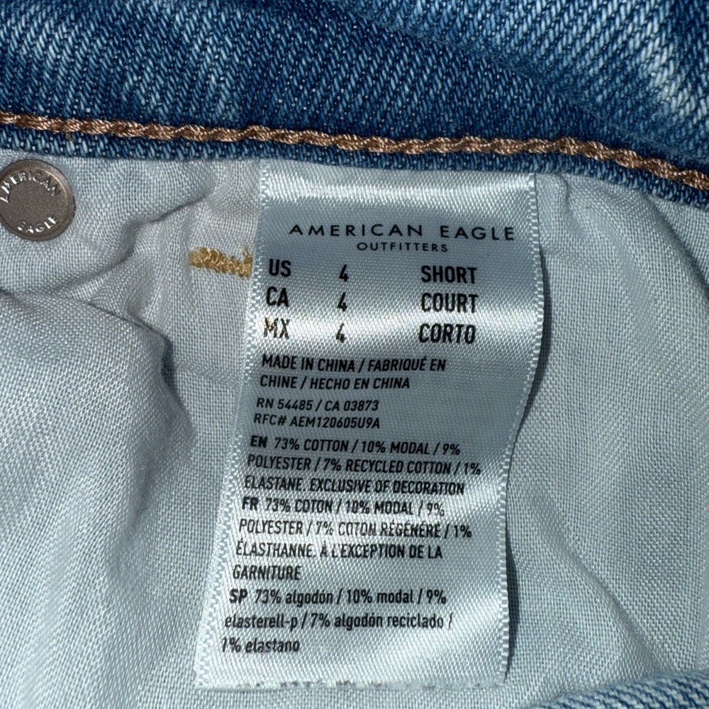 American Eagle Outfitters Blue Mom Jeans Distressed Size 4 Short - Picture 7 of 8